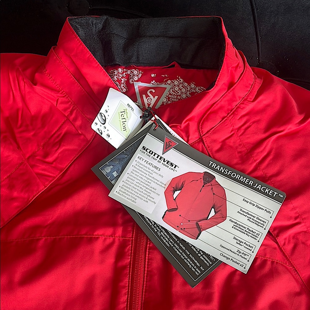 SCOTTeVEST Red Men's Jacket.
PERFECT FOR TRAVEL